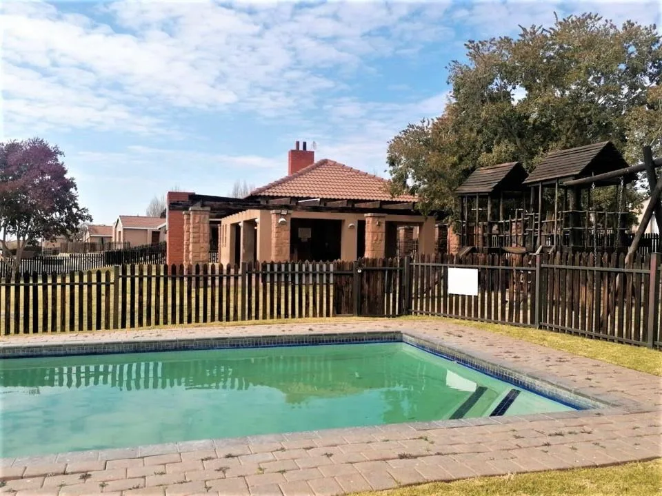 2 Bedroom Townhouse for sale in Hillside