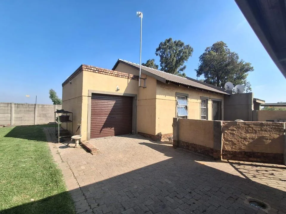 2 Bedroom Townhouse for sale in Riversdale