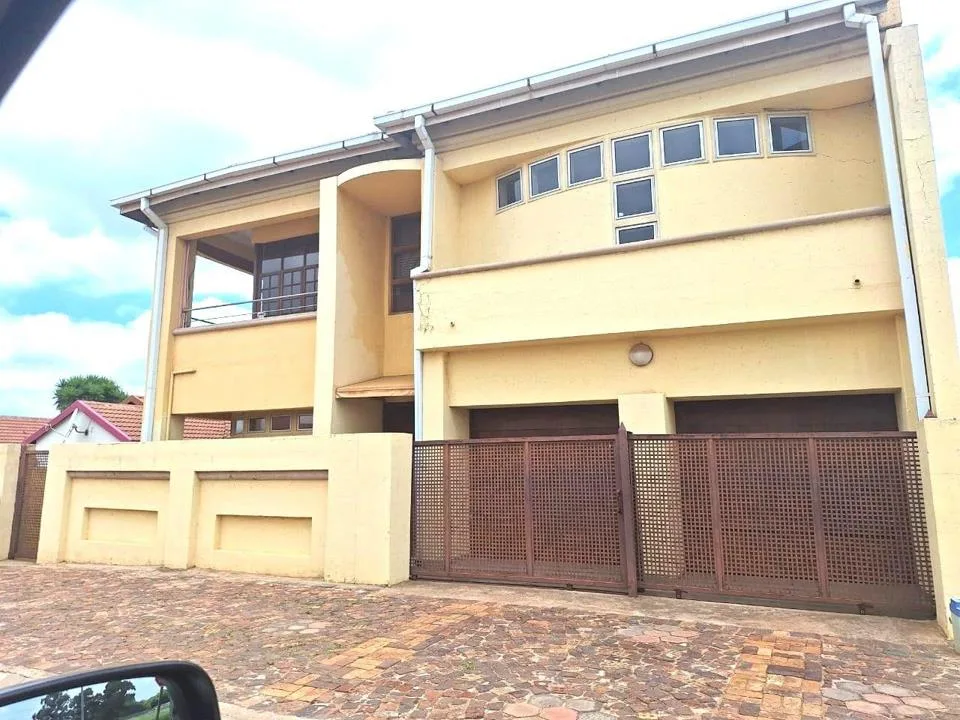 3 Bedroom House for sale in Chief A. Luthuli Park