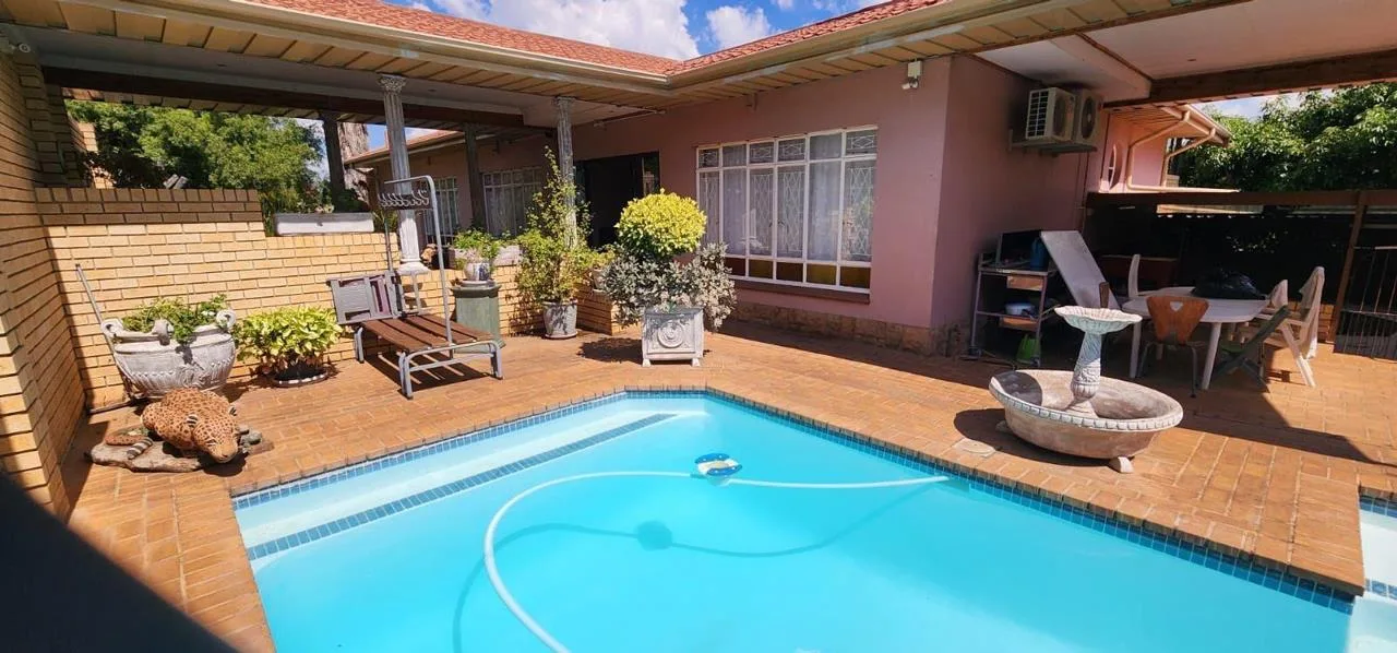 3 Bedroom House for sale in Mountain View