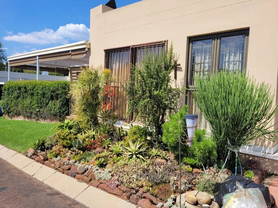 3 Bedroom Townhouse for sale in Rietvalleirand