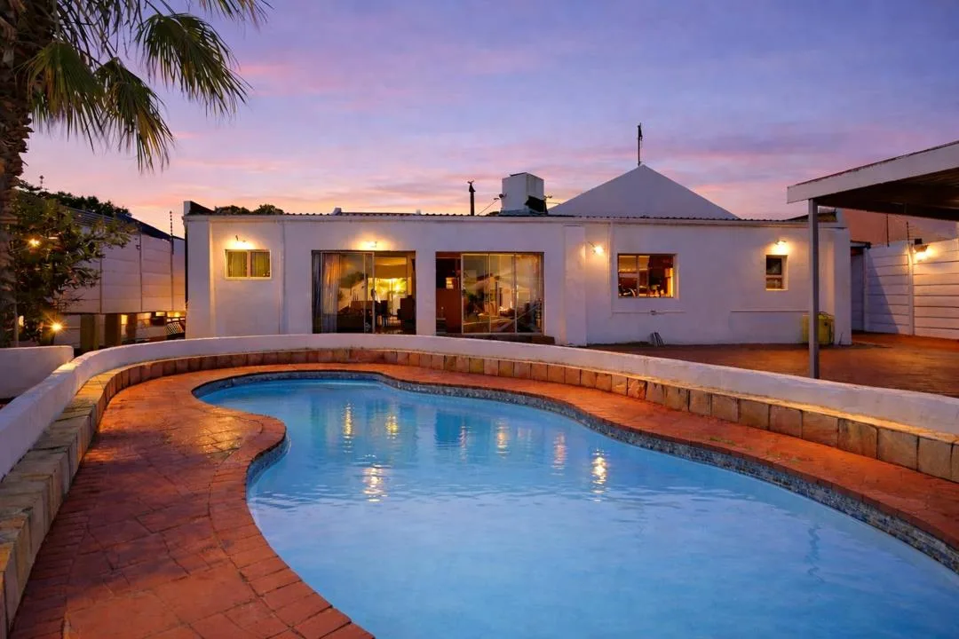 5 Bedroom House for sale in Table View