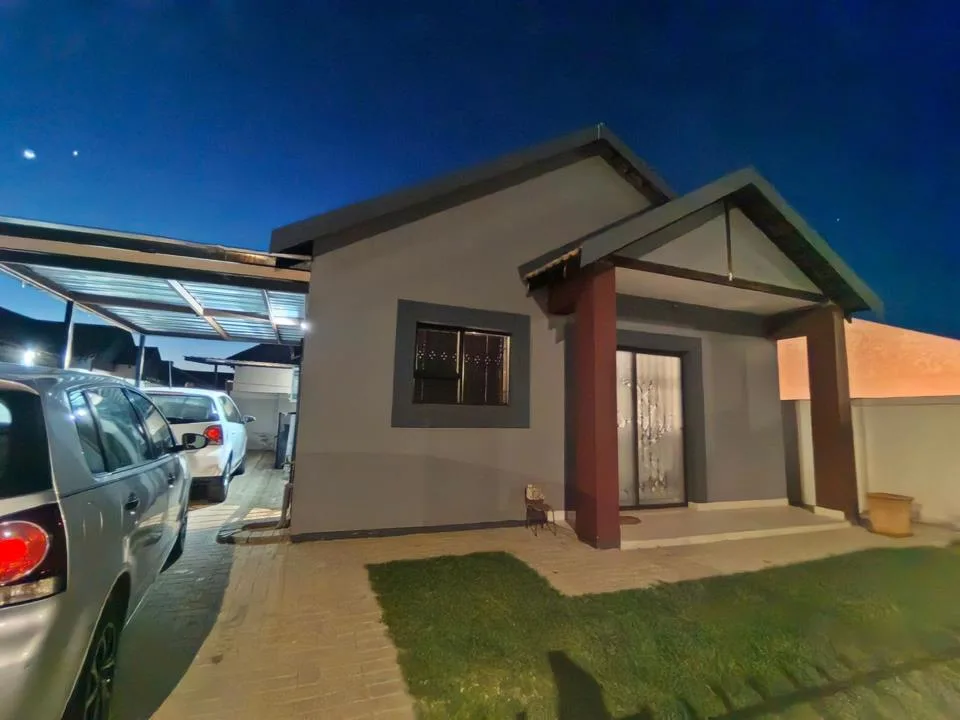 2 Bedroom House for sale in Bloemspruit