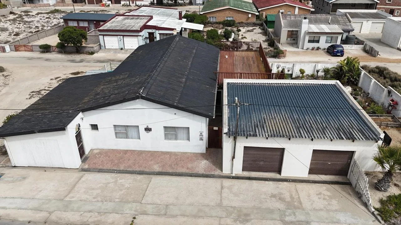 4 Bedroom House for sale in Port Nolloth