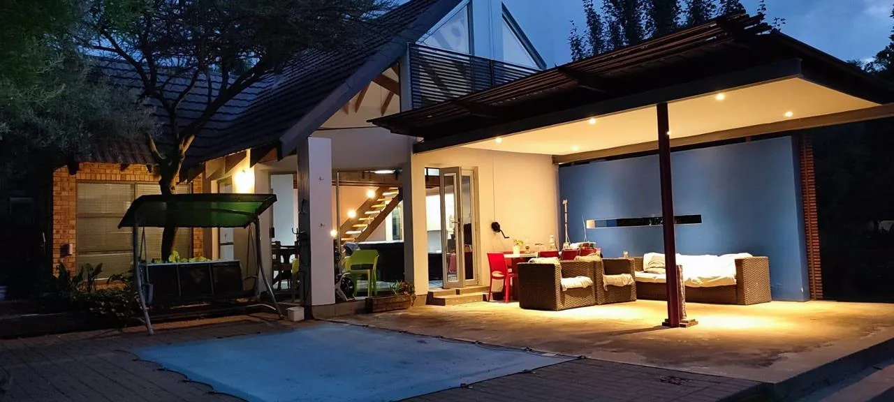 6 Bedroom House for sale in Langenhovenpark