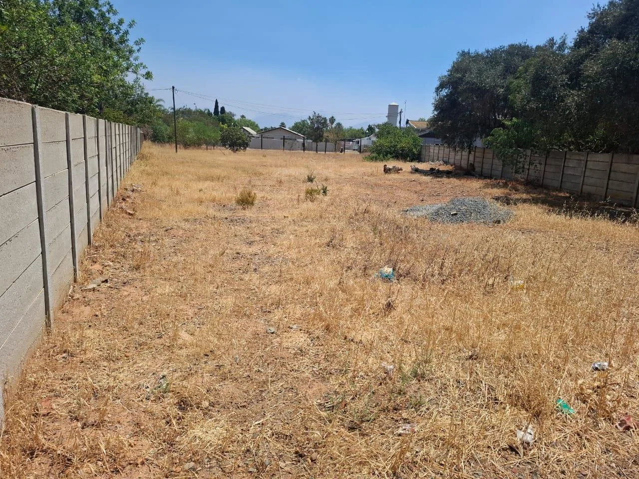 1 887 m² Land available in Worcester West