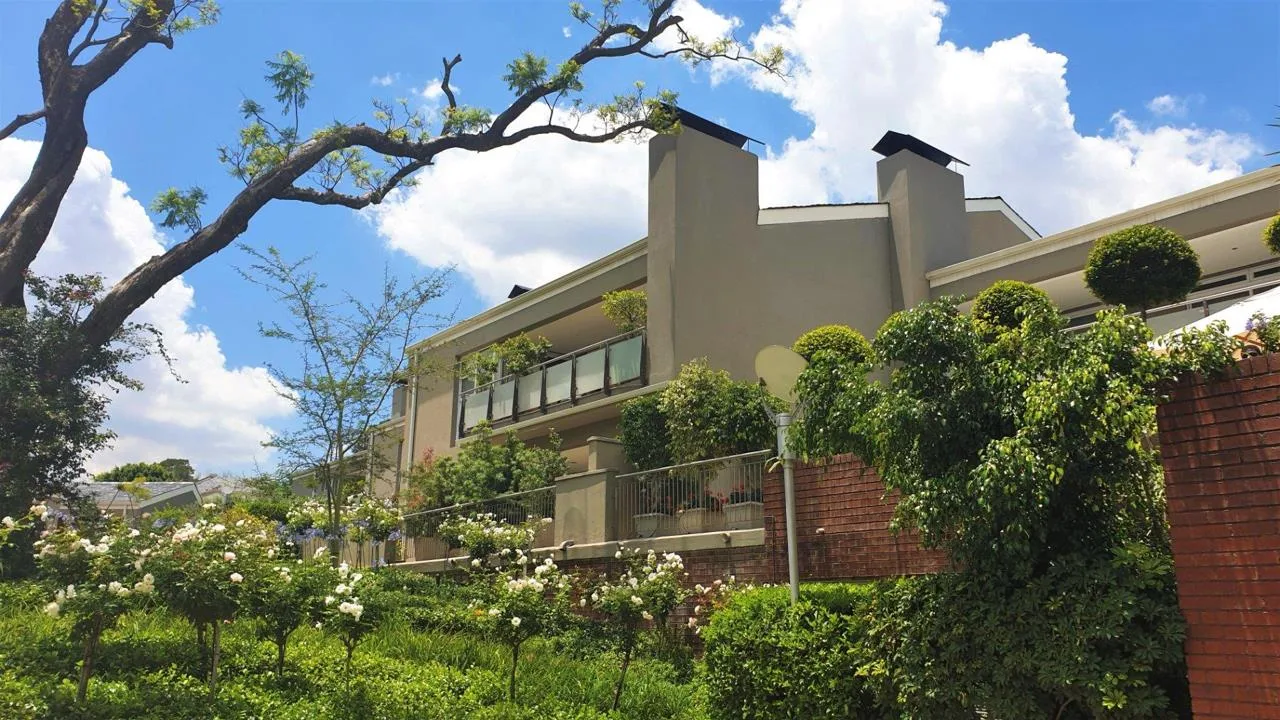 3 Bedroom Apartment / flat to rent in Hyde Park