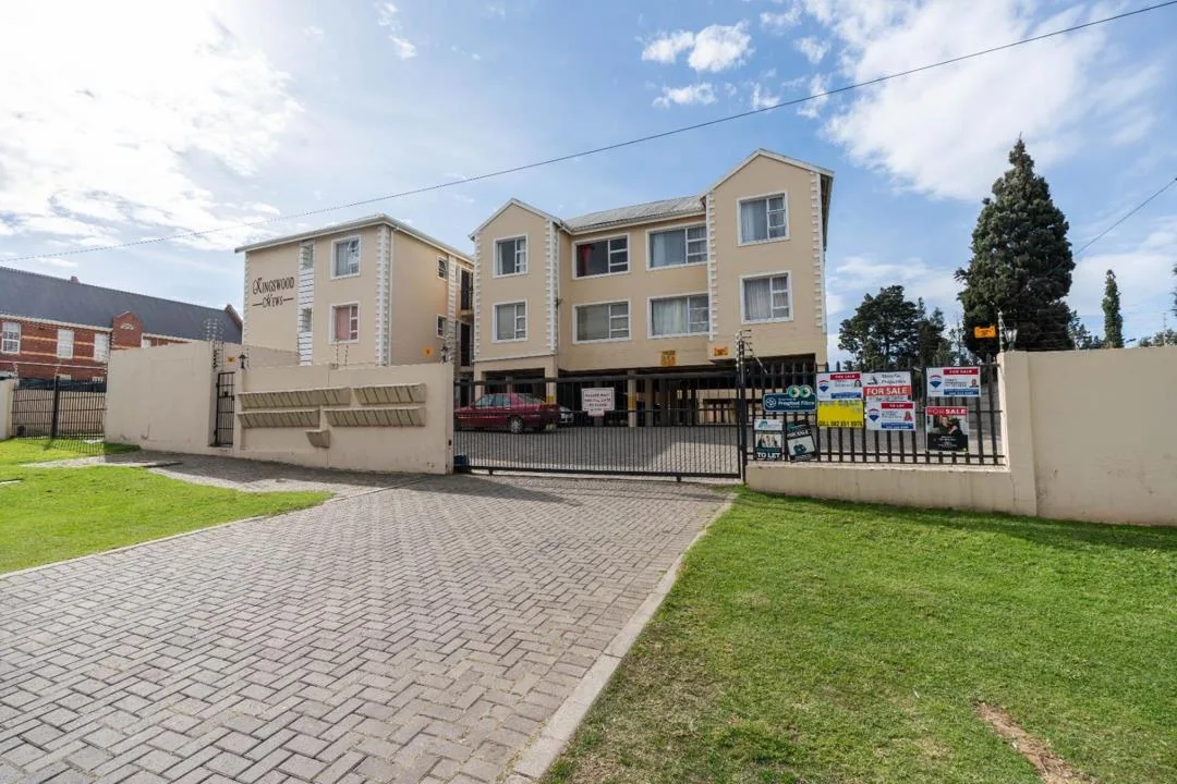 2 Bedroom Apartment / flat for sale in Kingswood
