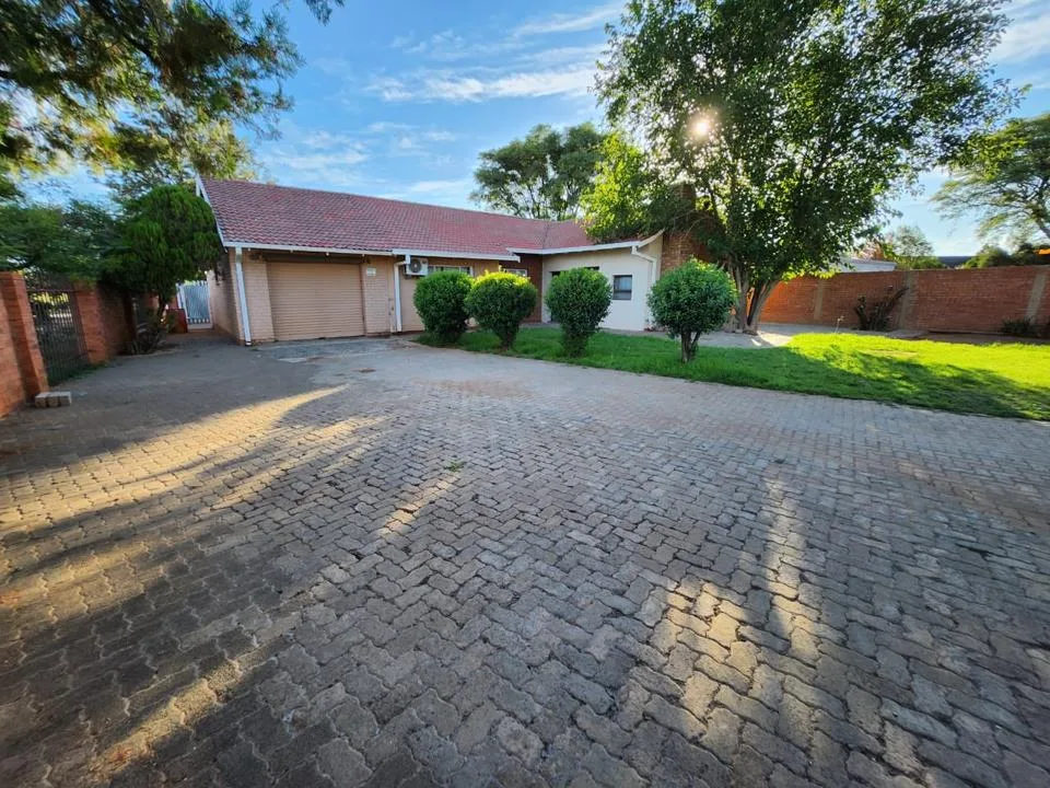 3 Bedroom House for sale in Cassandra