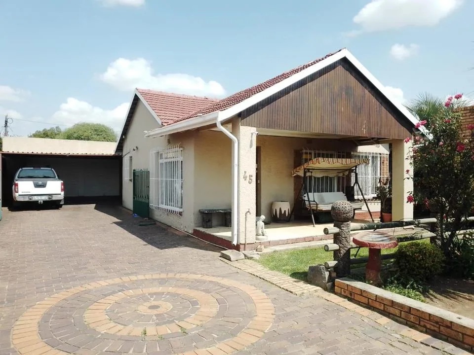 4 Bedroom House for sale in Van Dyk Park