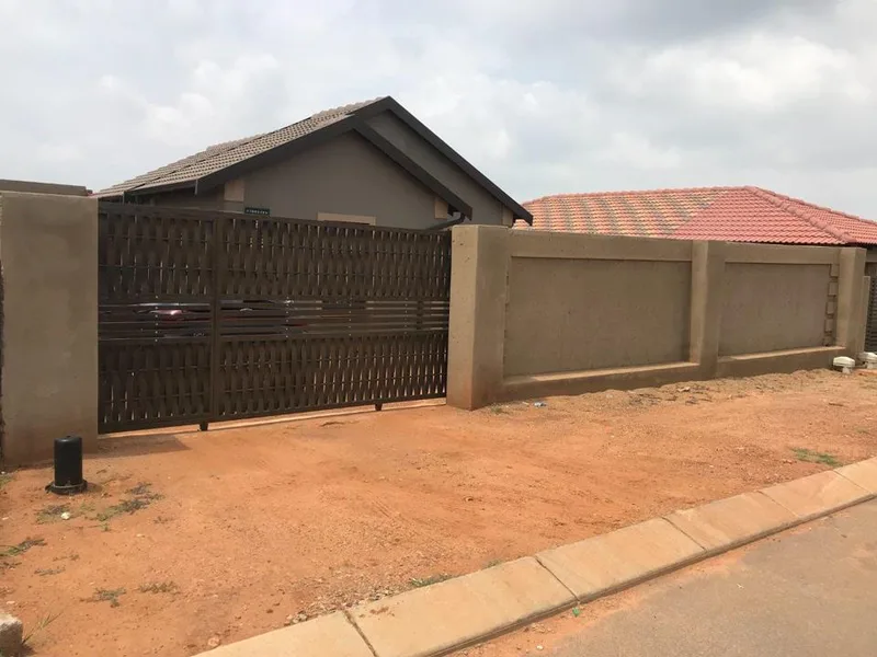 3 Bedroom House for sale in Toekomsrus