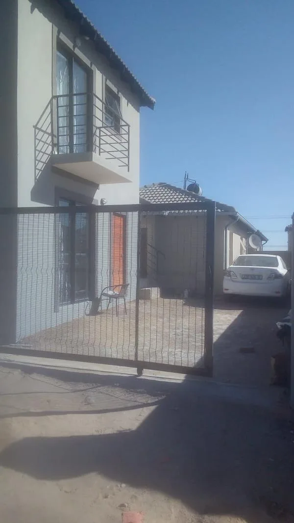 4 Bedroom House in Riverside View