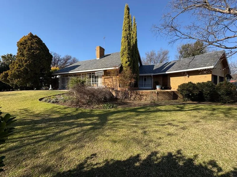 4 Bedroom House for sale in Panorama