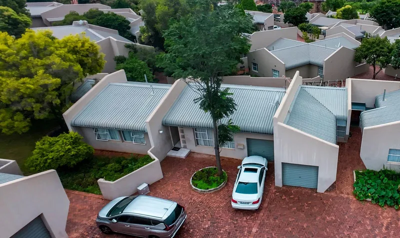 3 Bedroom Townhouse in Die Hoewes