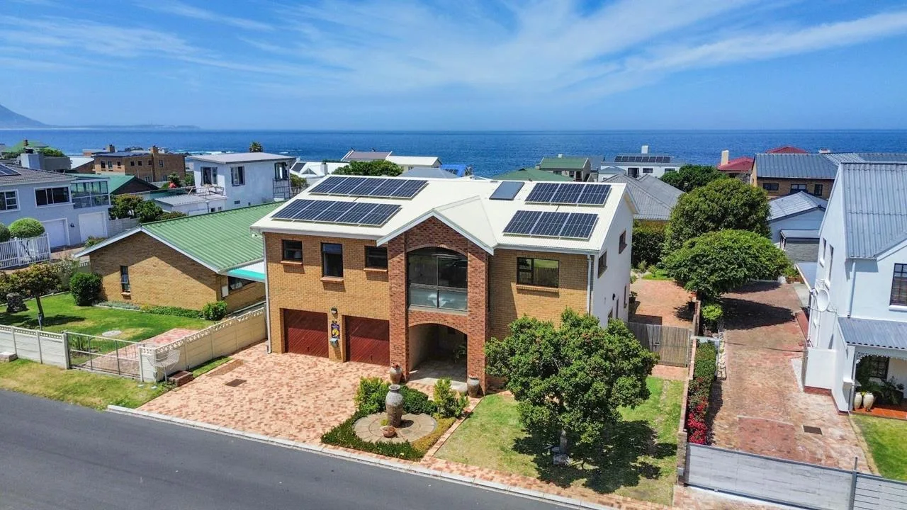 3 Bedroom House for sale in Kleinmond Central