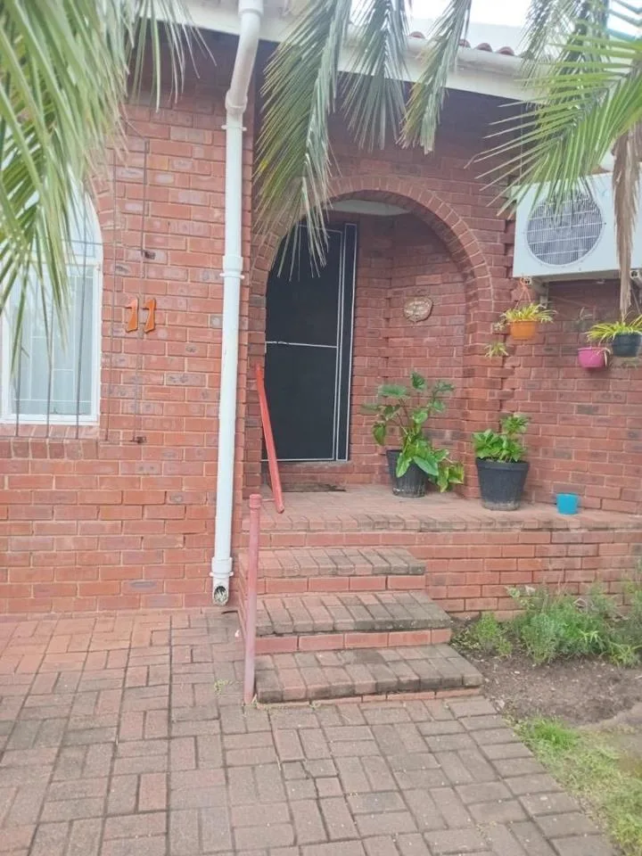 3 Bedroom Townhouse to rent in Van Riebeeck Park