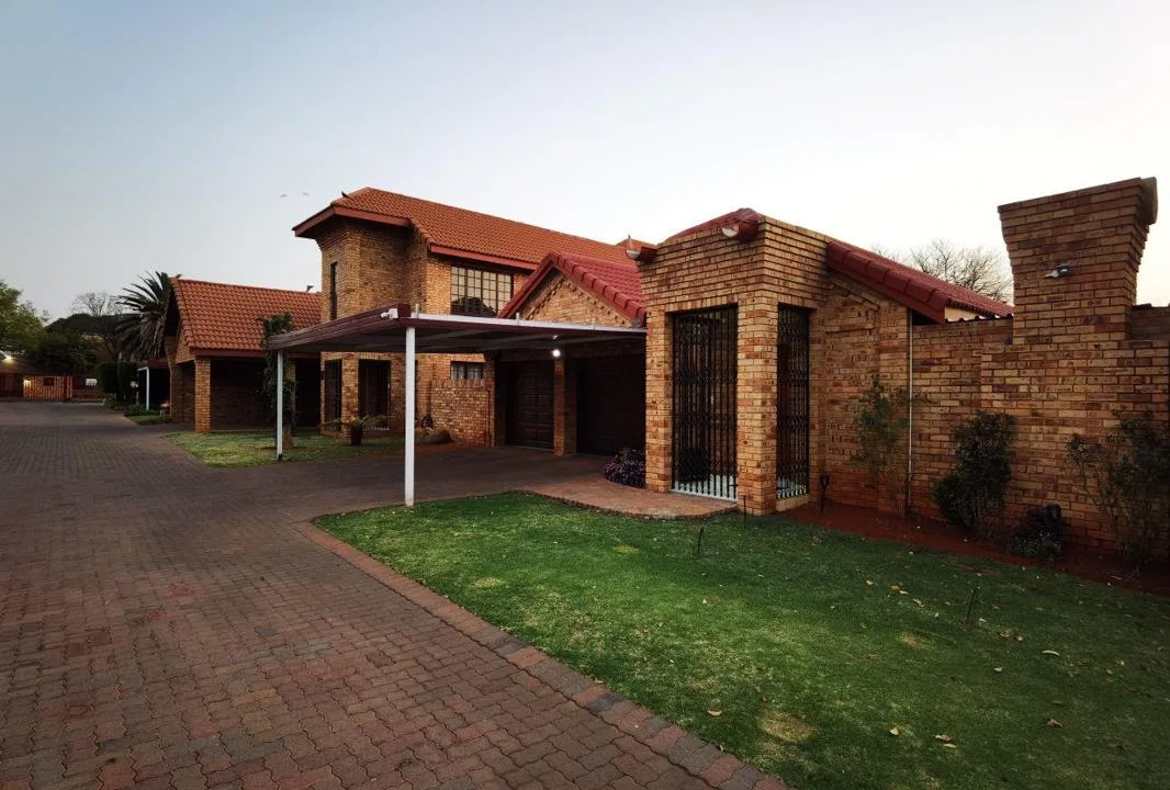 3 Bedroom Townhouse for sale in Van Der Hoff Park