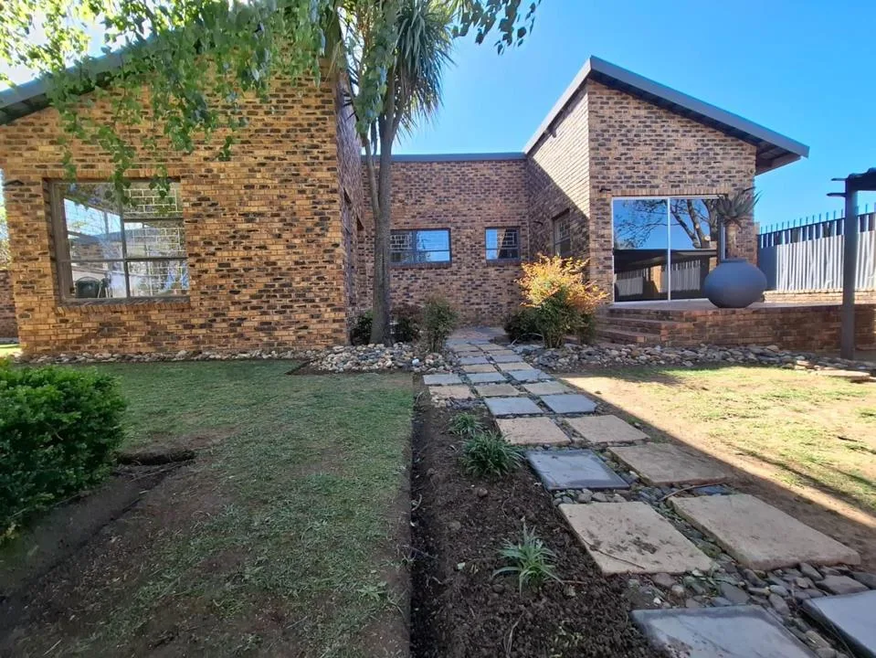 3 Bedroom House for sale in Panorama