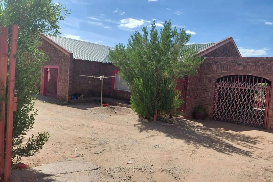 3 Bedroom House for sale in Lemoendraai