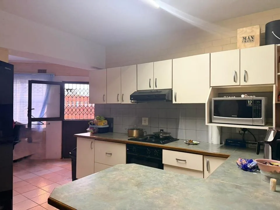 2 Bedroom House to rent in Brackenham