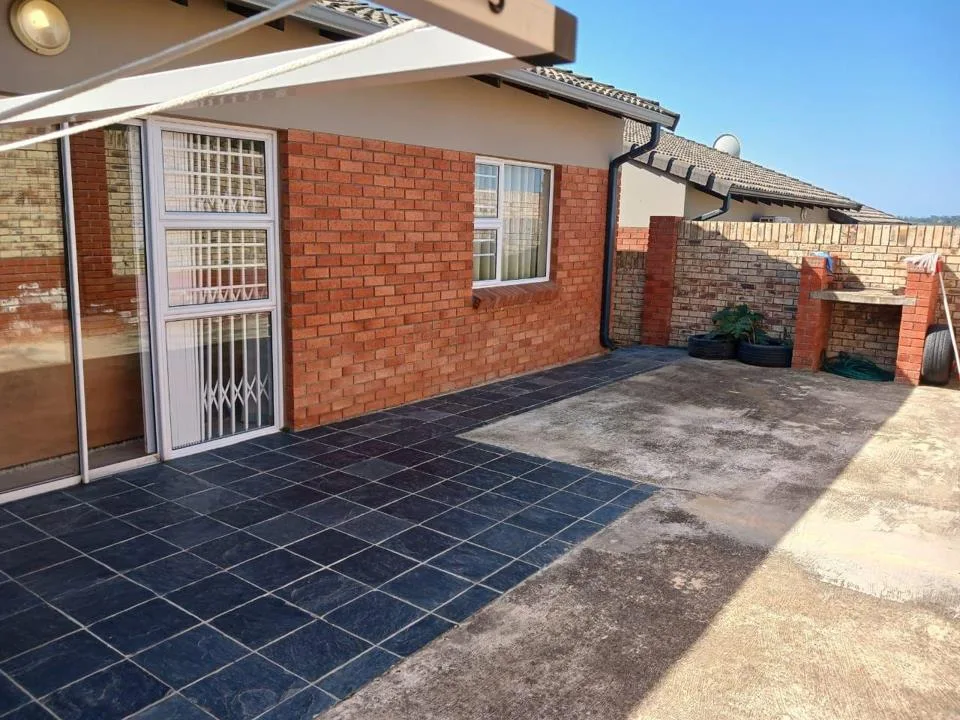 3 Bedroom Townhouse for sale in Beacon Bay