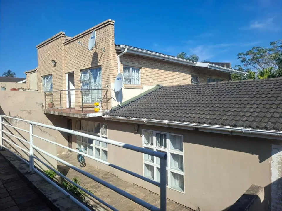 5 Bedroom House for sale in Amalinda