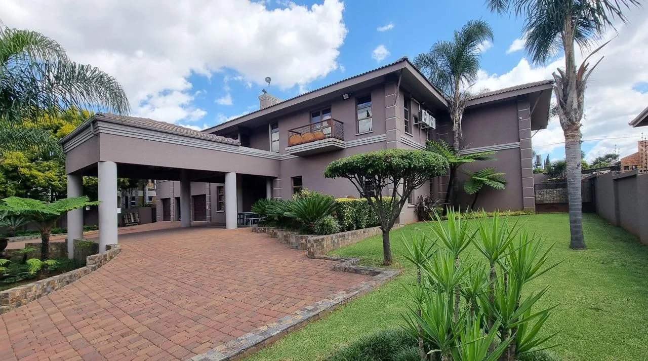 4 Bedroom House for sale in Aerorand