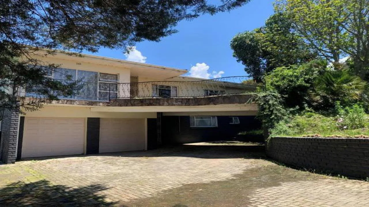 6 Bedroom House for sale in Stutterheim