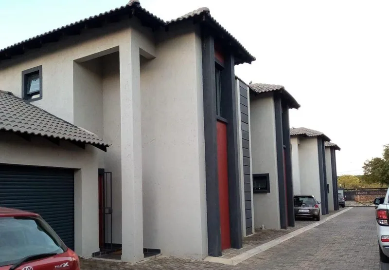 2 Bedroom Townhouse for sale in Die Bult
