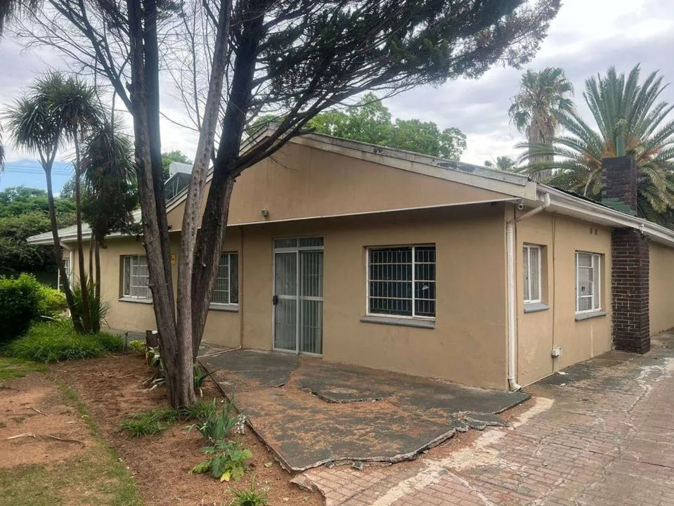 11 Bedroom House for sale in Park West