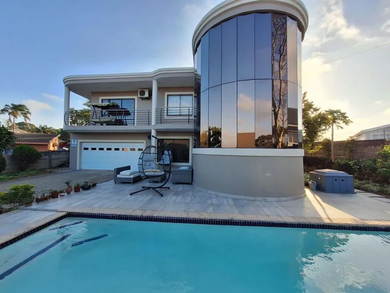 8 Bedroom House for sale in Escombe