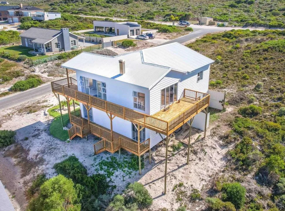 4 Bedroom House for sale in Suiderstrand