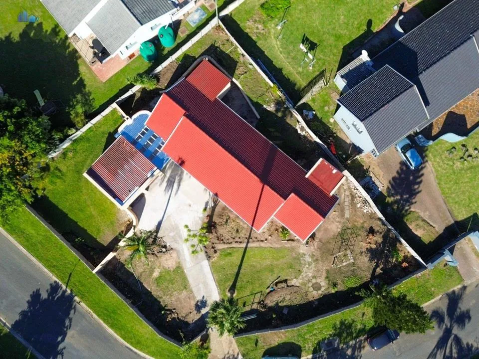 5 Bedroom House for sale in Beacon Bay