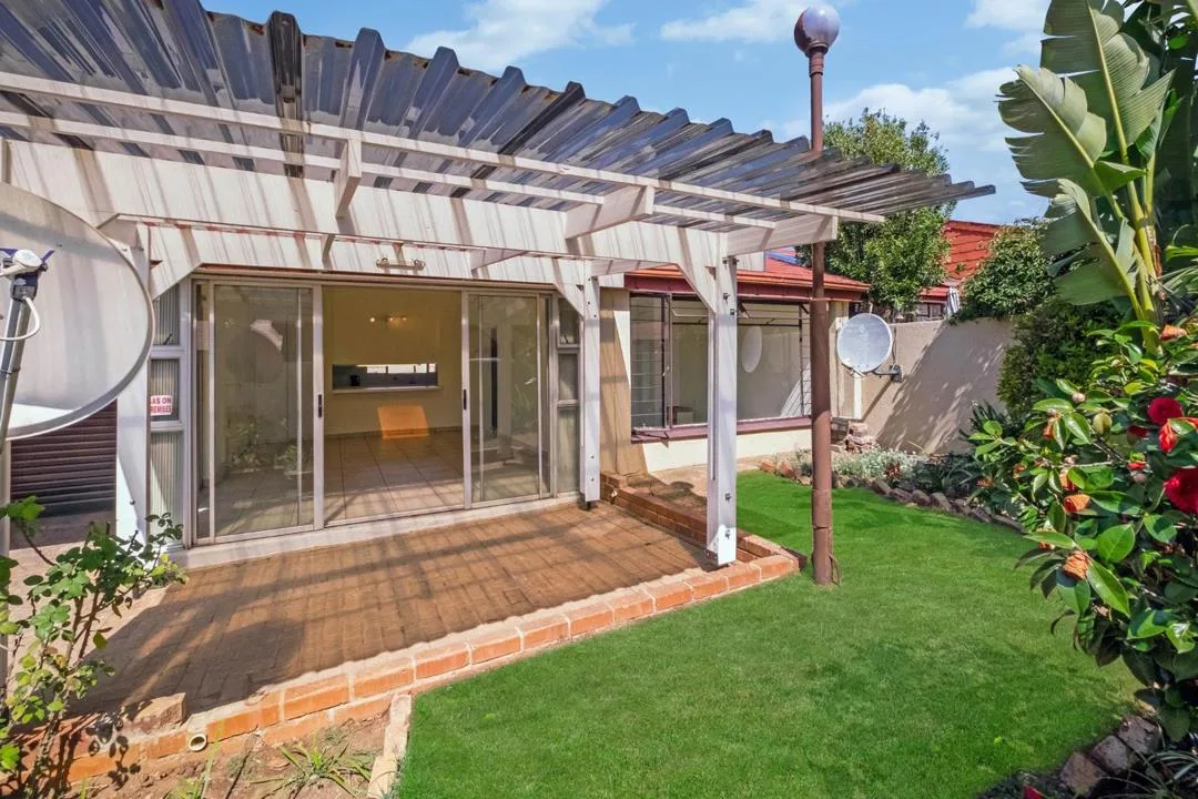 1 Bedroom Townhouse for sale in Sonneglans