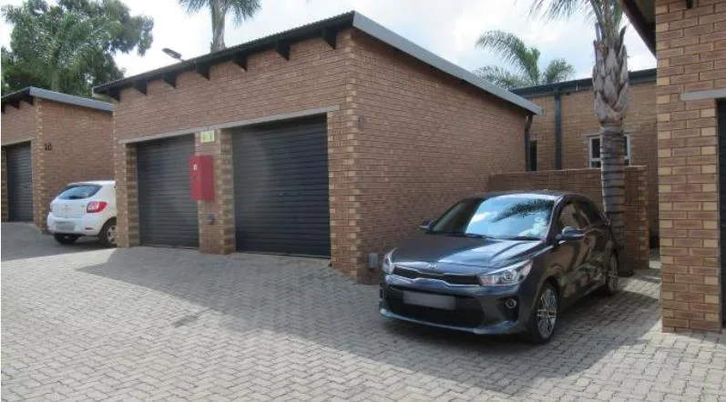 3 Bedroom Townhouse for sale in Glen Marais