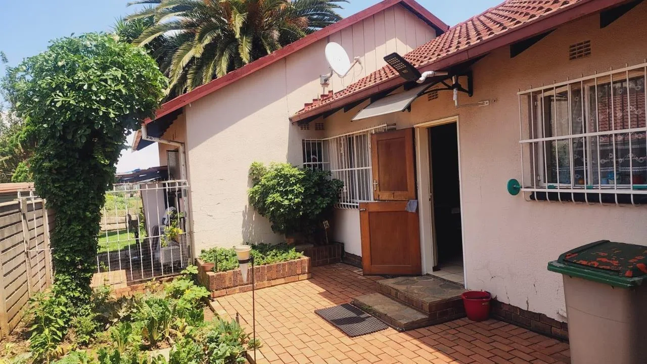 3 Bedroom House for sale in Suideroord