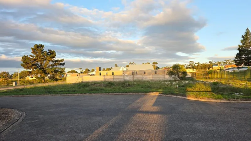 3 Bedroom House for sale in Albertinia