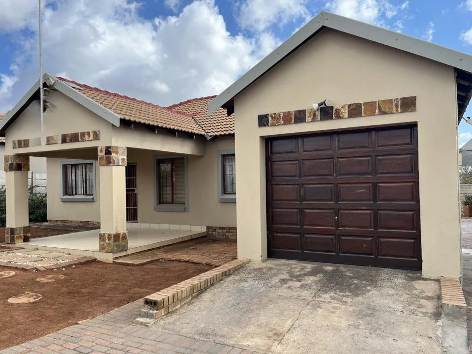 3 Bedroom House for sale in Bendor