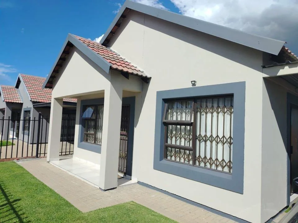 3 Bedroom House for sale in Heidedal
