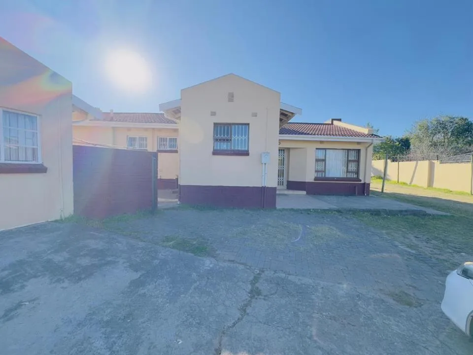 6 Bedroom House for sale in Southernwood