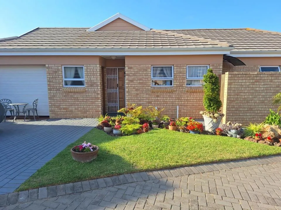 2 Bedroom House for sale in Reebok