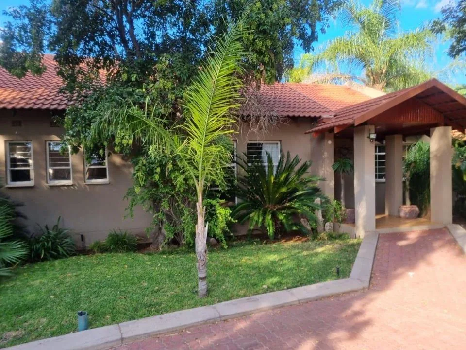 4 Bedroom House for sale in Flora Park