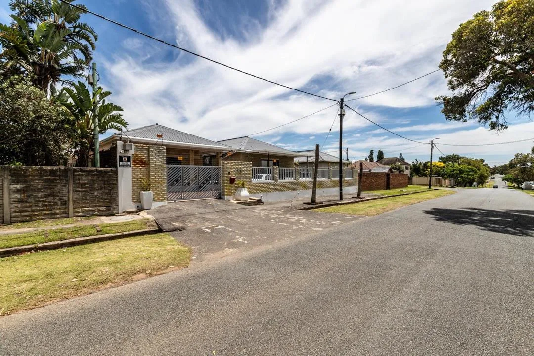 4 Bedroom House for sale in Bonnie Doon
