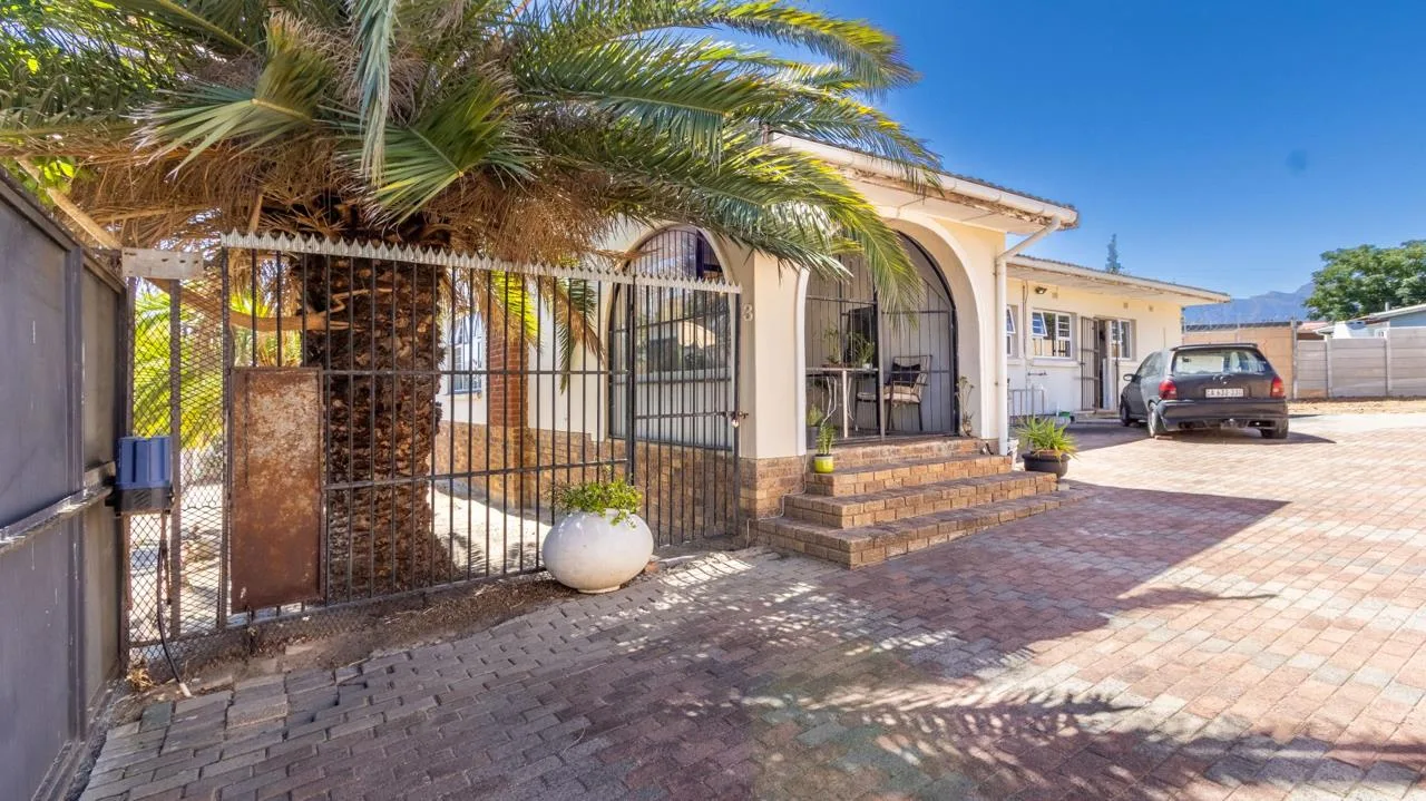 2 Bedroom House for sale in Charleston Hill