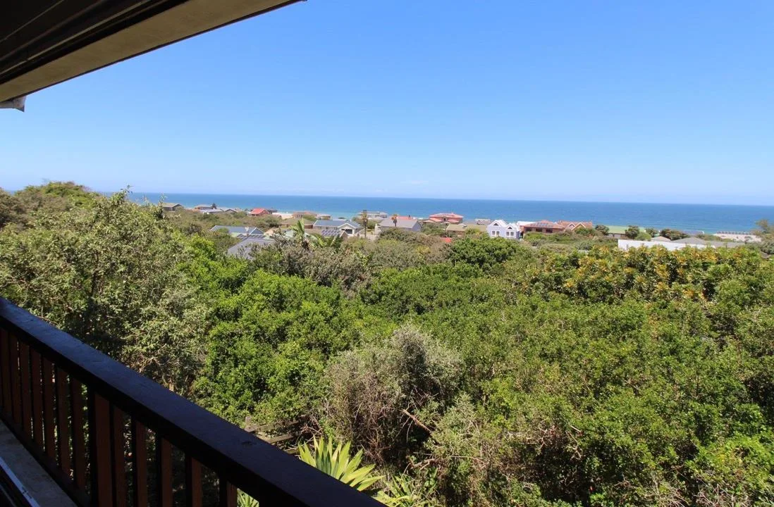 8 Bedroom House for sale in Cannon Rocks