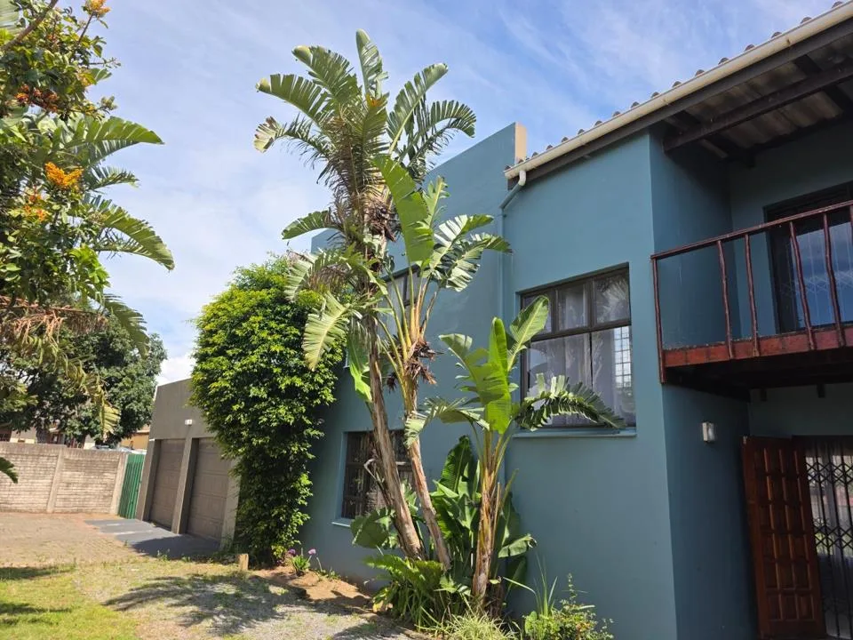 4.5 Bedroom House for sale in Gonubie