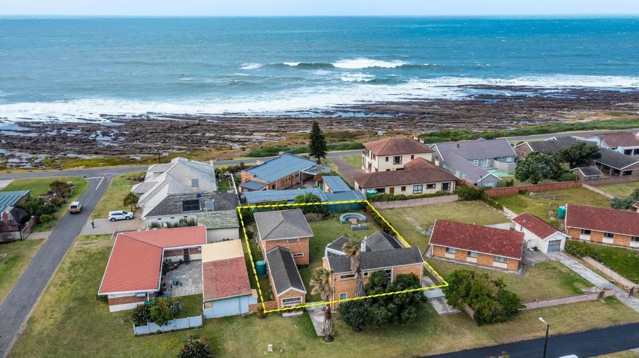 5 Bedroom House for sale in Kidds Beach