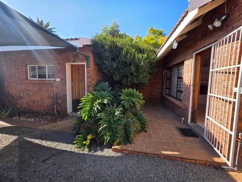 2 Bedroom House for sale in Memorial Road Area