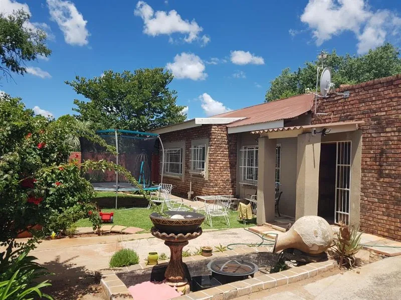 3 Bedroom House for sale in New Park