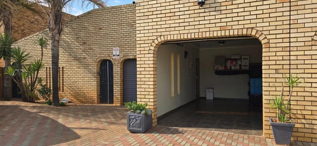 3 Bedroom House for sale in Manzil Park